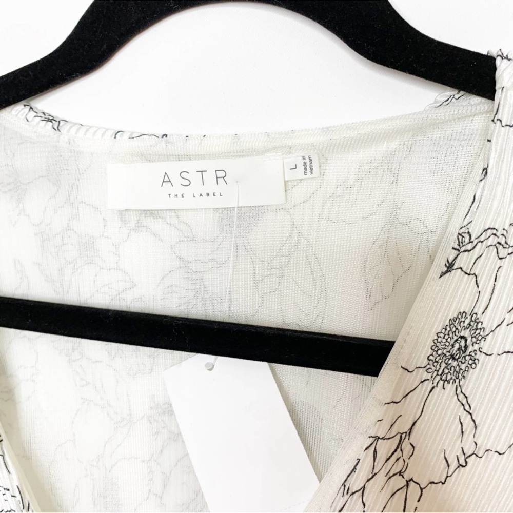 Astr The Label Plisse surplus top Size M NWT - Picture 3 of 11